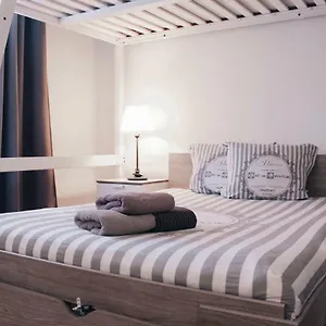 Parisian Flat París